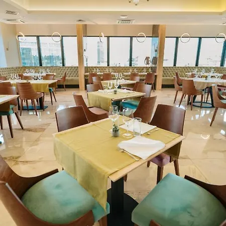 Slavija Lux Hotel 3*