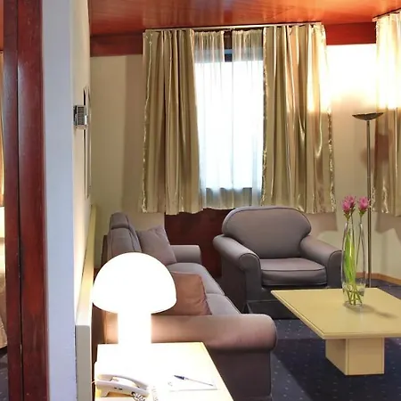 Slavija Lux Hotel 3*