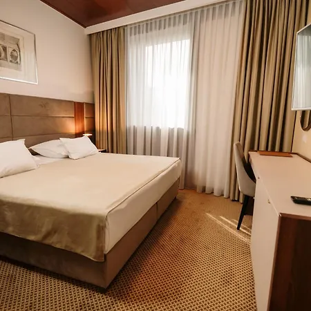 Slavija Lux 3*