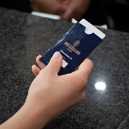 מלון Slavija Lux 3*