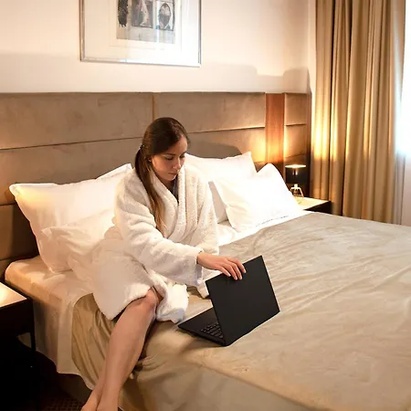 Slavija Lux 3*