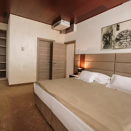 Slavija Lux 3*