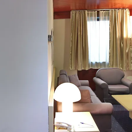 Slavija Lux Hotel 3*