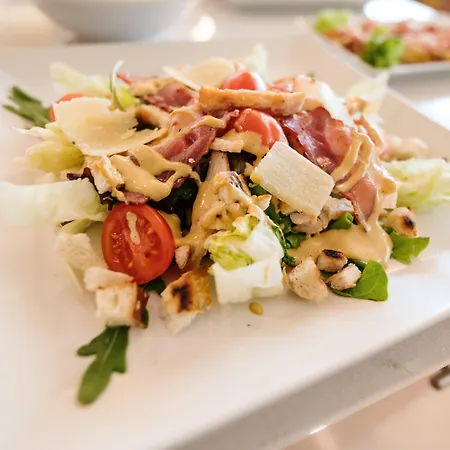 Slavija Lux Hotel 3*